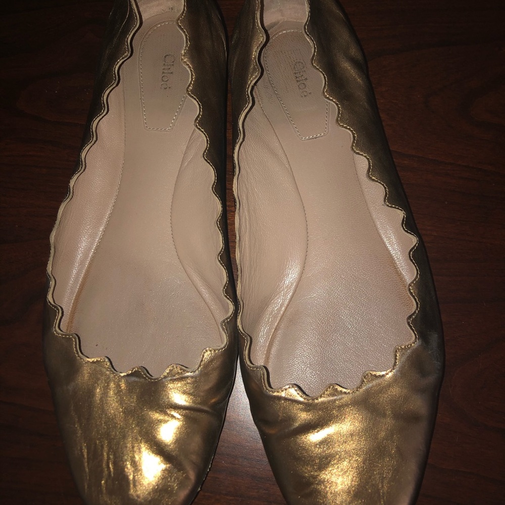 Chloe scallop flat